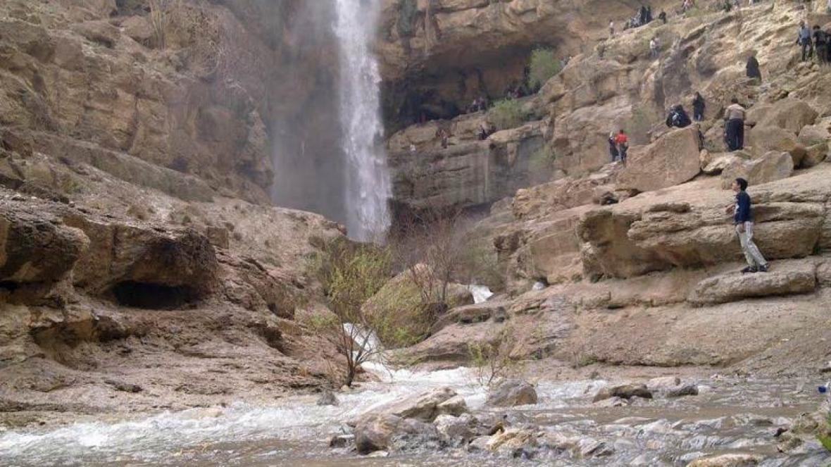 سفر به دره گاهان؛ آبشاری در دل کویر
